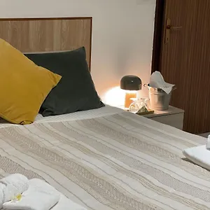 Oxalis Apartment